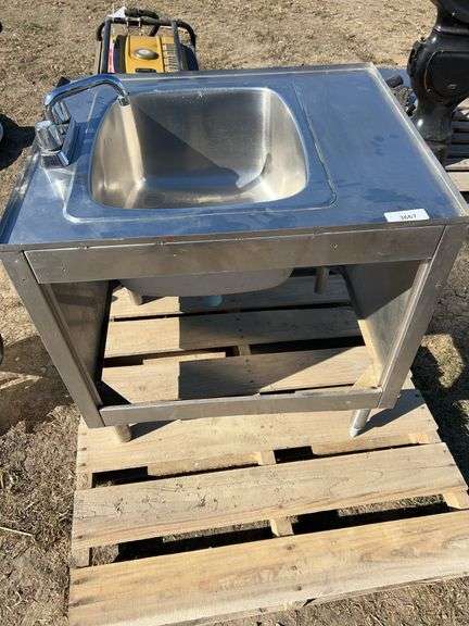 Stainless steel sink