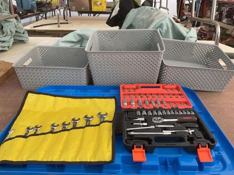 1/4” drive socket set, set of metric combination wrenches, 3 small baskets