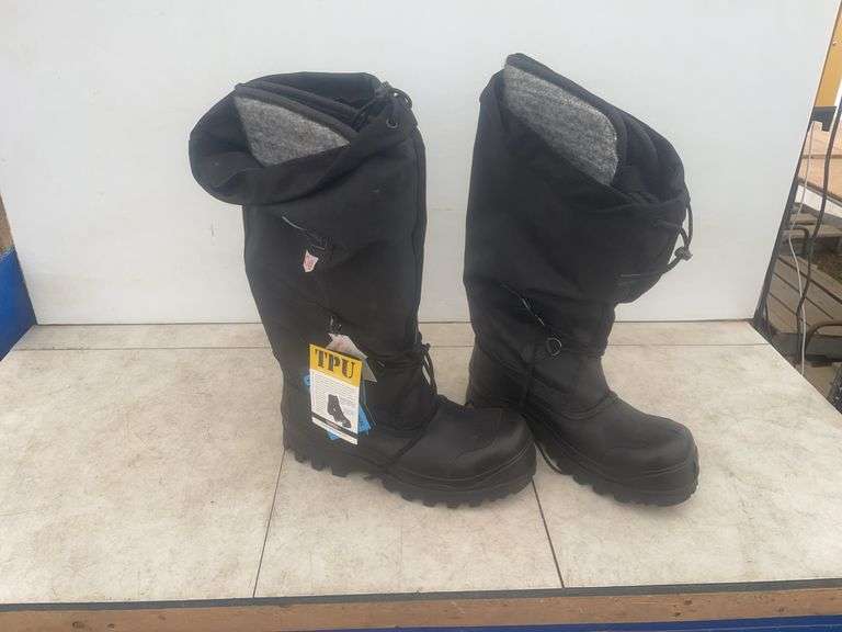 Unused pair of TERRA winter boots size 9, rated -76 Fahrenheit