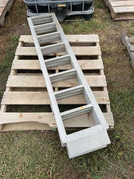 Aluminum folding ramps