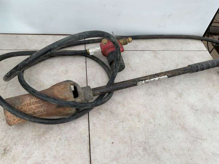 35,000 BTU propane Mr. Heater - condition unknown, tiger torch comes with regulator