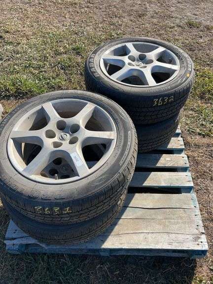 4 tires/rims Nissan P215/55R17