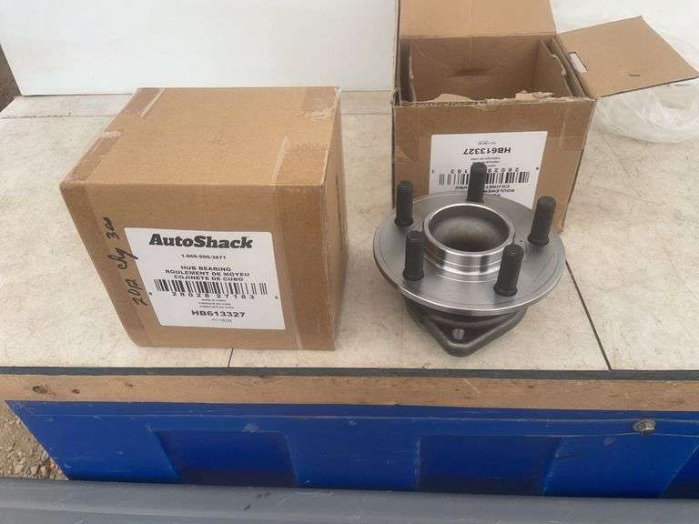 A pair of AutoShack hubs for 2012 Chrysler 300