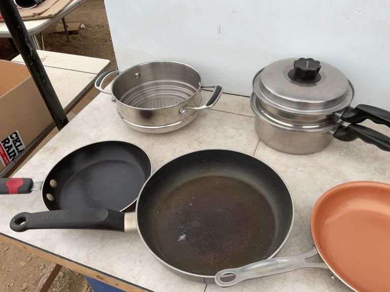 KitchenAid pot, miscellaneous fry pans