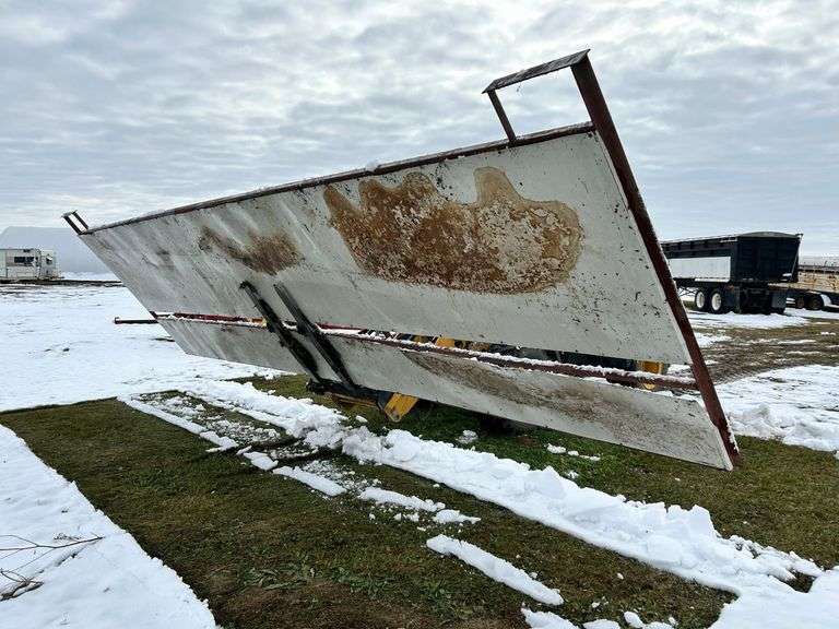 Elk panels 1 @ 24’x7’, 1 @ 24’x7-1/2’, 1 Gate 24’x8’