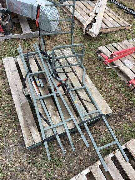 UNUSED tree stand