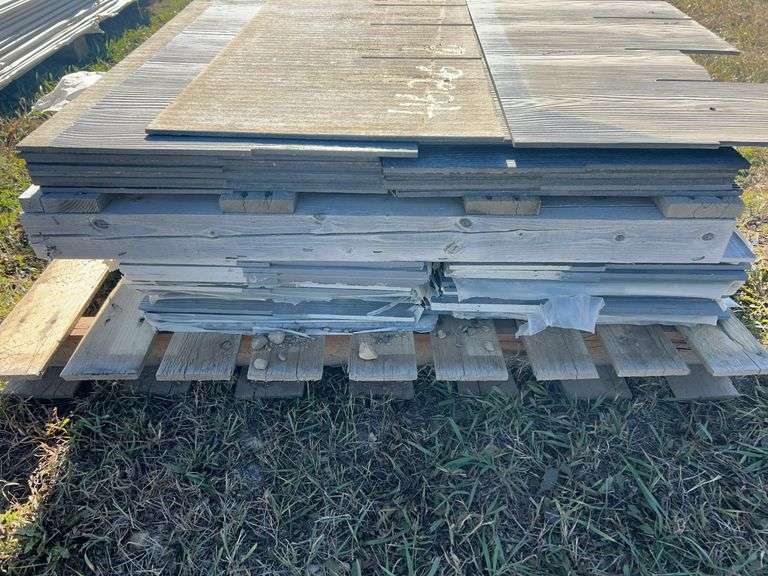 Qty of Hardie siding panels (1 pallet)