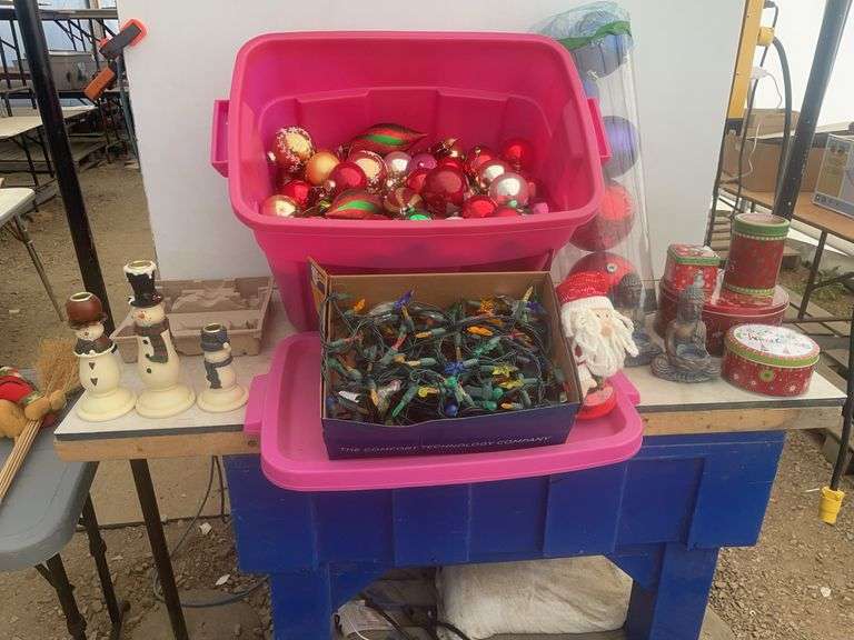 Quantity of Christmas decorations