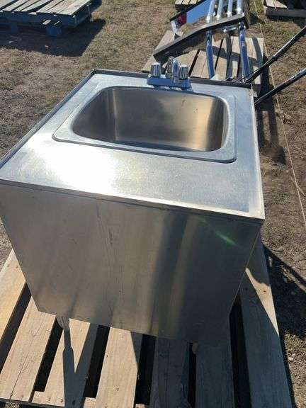 Stainless steel sink