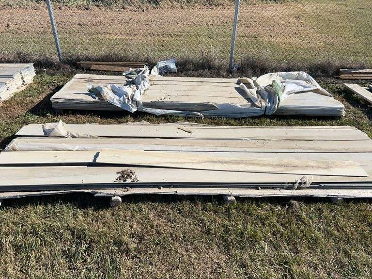 Qty of (2 pallets)) Hardie siding WHITE
