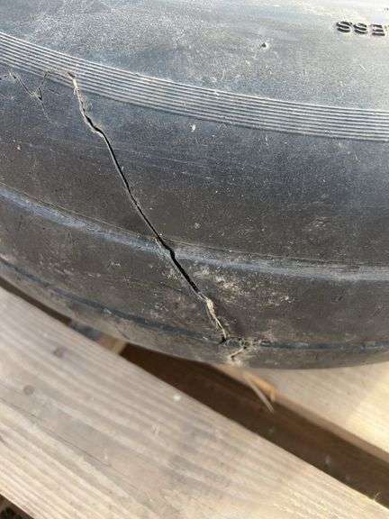 Implement tire/rim 32x11.5-15 - holding air