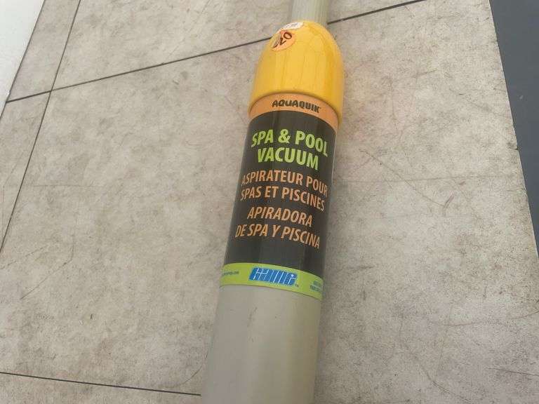 Spa and pool vacuum