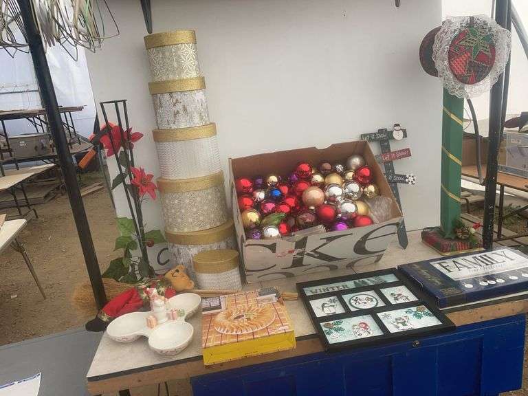 Miscellaneous Christmas decorations