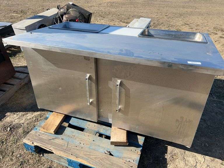 Stainless steel bench w/cooling unit