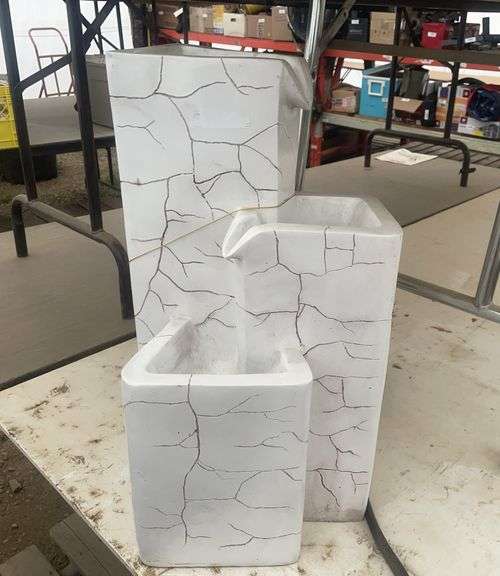 Unused outdoor crackle fountain comes with pumps