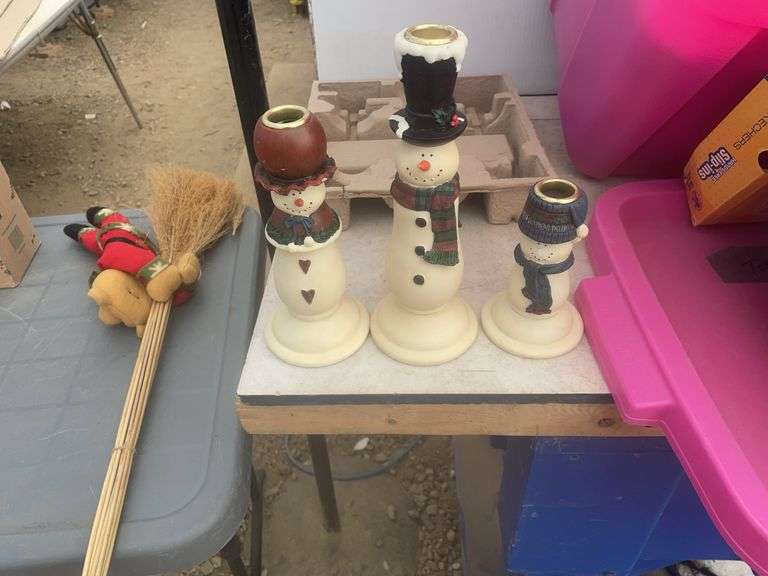 Quantity of Christmas decorations