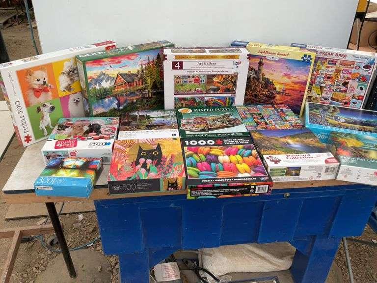 Large quantity of puzzles