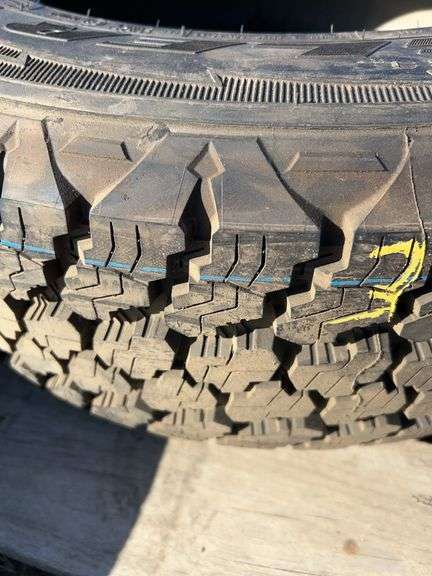 1 Goodyear Wrangler P245/75R17