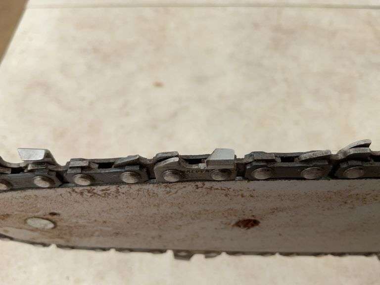 Working 38 cc Poulan Pro chainsaw comes with 14" bar