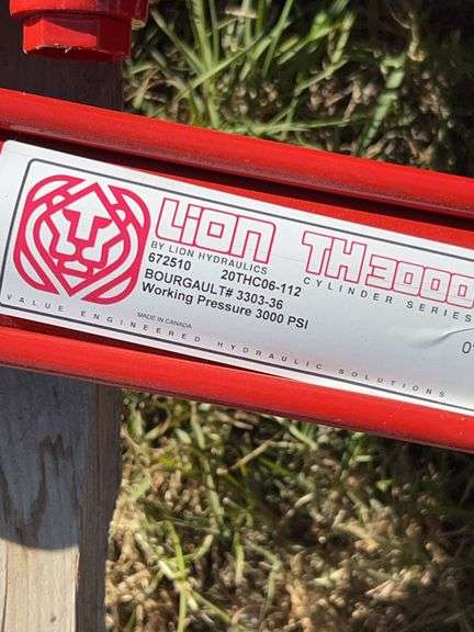 Pair of UNUSED hydraulic cylinders 16” centre pin to centre pin