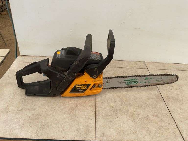 Working 38 cc Poulan Pro chainsaw comes with 14" bar