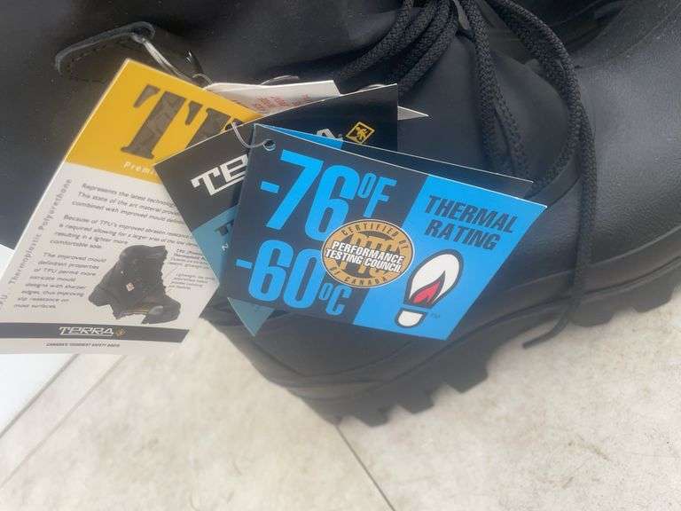 Unused pair of TERRA winter boots size 9, rated -76 Fahrenheit