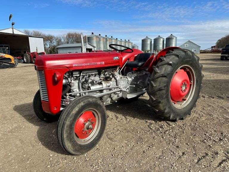 OFFSITE MELFORT: Massey Ferguson 35