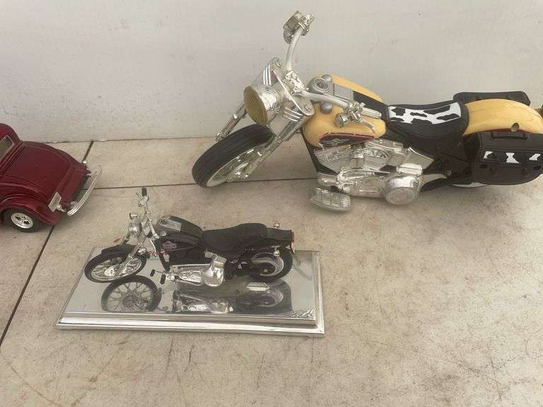 Miscellaneous toys including two mail trucks, couple motorbikes etc.