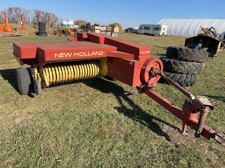 New Holland 310 Hayliner Baler