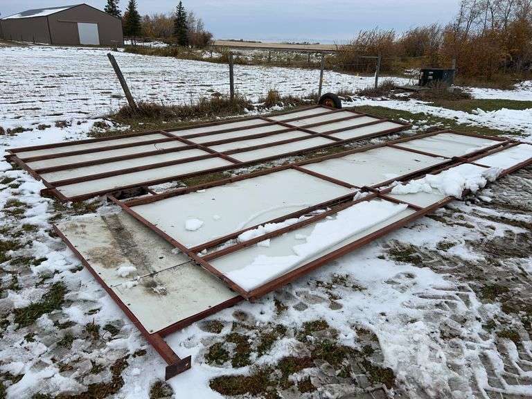 Elk panels 1 @ 24’x7’, 1 @ 24’x7-1/2’, 1 Gate 24’x8’