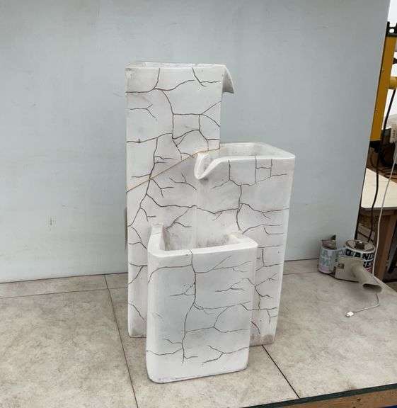 Unused outdoor crackle pillar fountain, comes with the pumps approximately 24" high