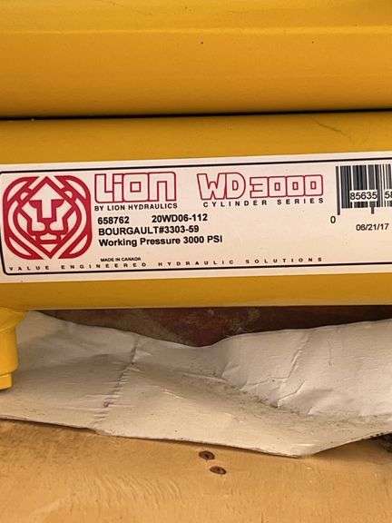 UNUSED 4 hydraulic cylinders