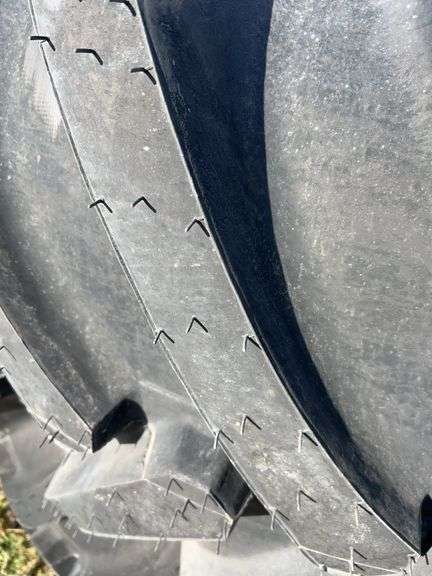 UNUSED Pair of American Farmer Traxion Cleat R-1 tires 28L-26