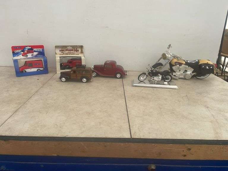 Miscellaneous toys including two mail trucks, couple motorbikes etc.