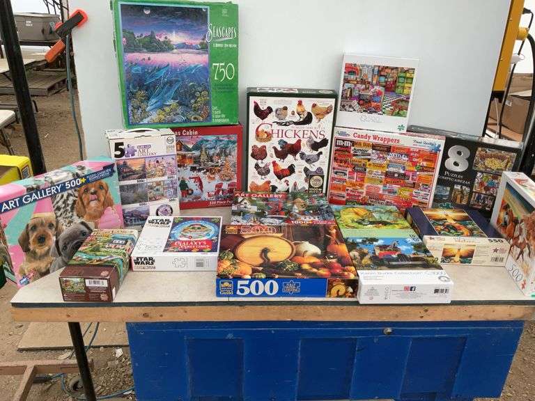 Large quantity of puzzles