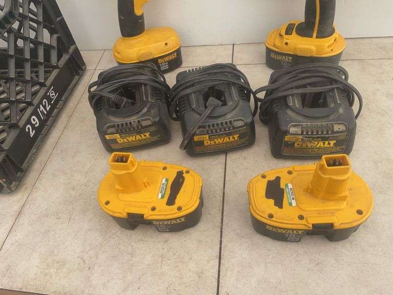 Working DeWalt 18 V cordless drill and a cordless screwdriver impact, comes with three chargers and 