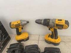 Working DeWalt 18 V cordless drill and a cordless screwdriver impact, comes with three chargers and 