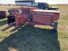 New Holland 310 Hayliner Baler