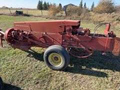 New Holland 310 Hayliner Baler
