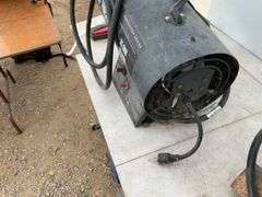 35,000 BTU propane Mr. Heater - condition unknown, tiger torch comes with regulator