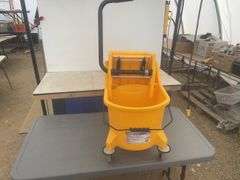Like new commercial mop pail