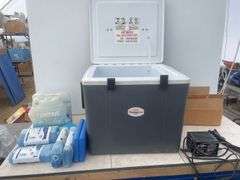Koolatron electric cooler 12V or 110V, quantity of ice packs - condition unknown