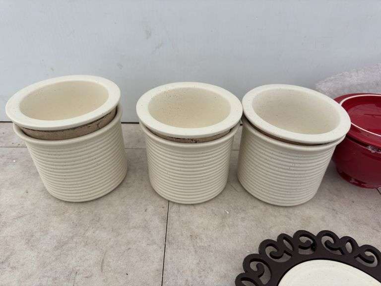2 soup bowls, 3 canisters, live love laugh sign