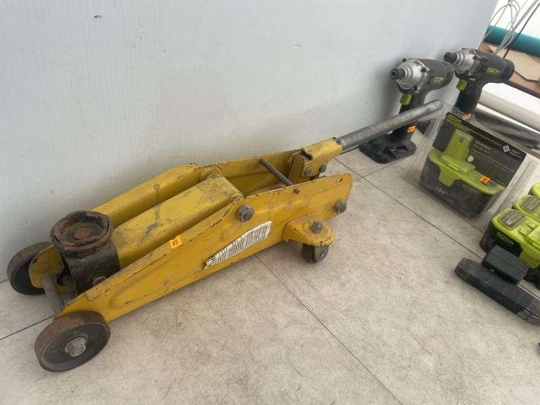 Small trolly jack - working, a pair of Power IT impact 18V screwdrivers comes with batteries and cha