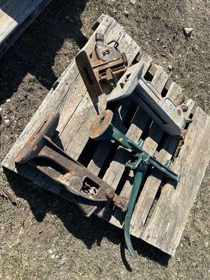 Pallet of railway jacks 1 aluminum, 3 steel
