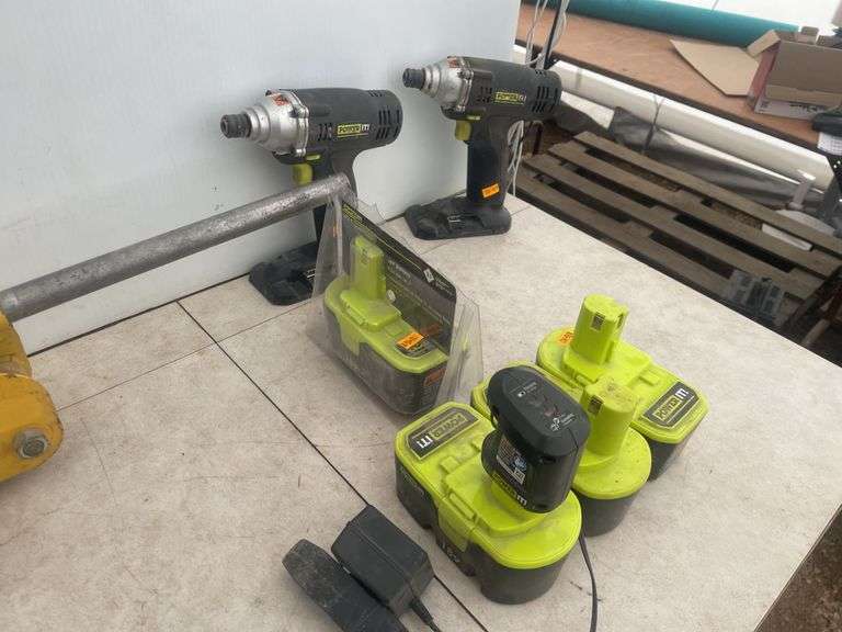Small trolly jack - working, a pair of Power IT impact 18V screwdrivers comes with batteries and cha