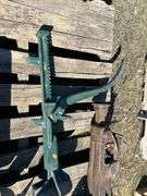 Pallet of railway jacks 1 aluminum, 3 steel