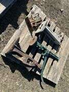 Pallet of railway jacks 1 aluminum, 3 steel