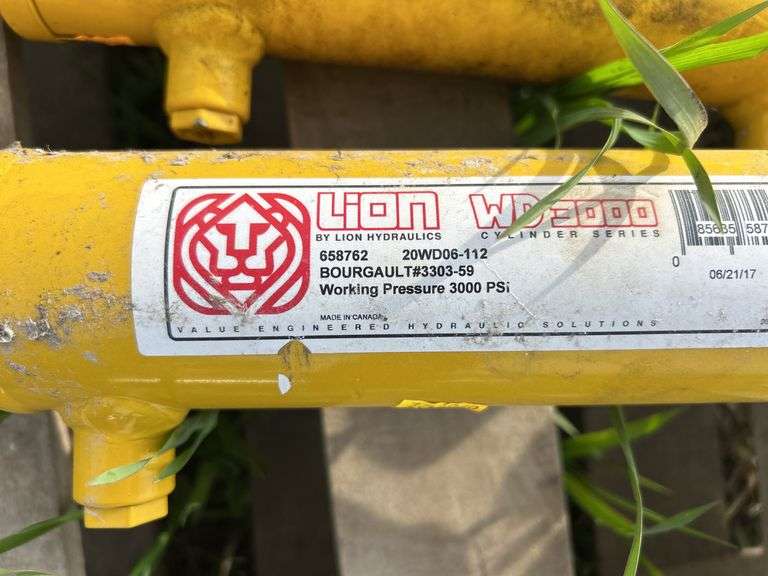 2 springs and 4 hydraulic cylinders unused