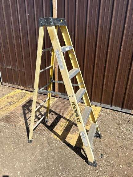 Featherlite 6' Fiberglass stepladder